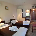 מלון Baikal 4*